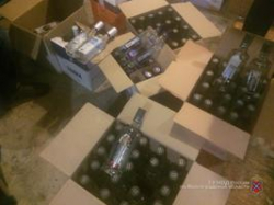 В доме у жителя Волгограда полицейские обнаружили более 600 бутылок контрафакта В доме у жителя Волгограда полицейские обнаружили более 600 бутылок контрафакта