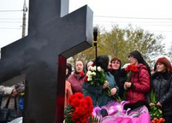 Поклонный крест установили на месте теракта в Волгограде Поклонный крест установили на месте теракта в Волгограде
