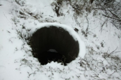 Под Волгоградом школьник провалился в канализационный колодец