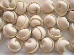 Под Волгоградом нашли опасные пельмени и мясные зразы Под Волгоградом нашли опасные пельмени и мясные зразы