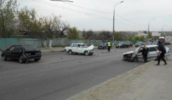 В Волгограде три машины ВАЗ «не поделили» Вторую Продольную