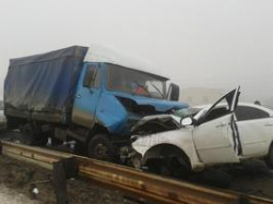 В Волгограде грузовик смял китайскую легковушку