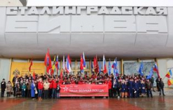 Знамя Победы развернули в центре Волгограда