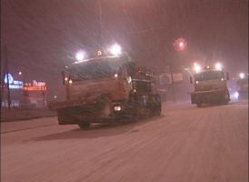  В Волгограде дороги от снега чистят 80 спецмашин