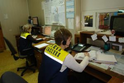 В Волгограде спасатели эвакуировали змею из магазина