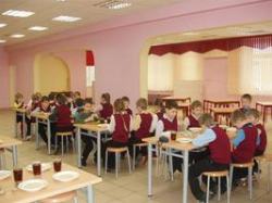 Школьников под Волгоградом кормили сомнительными сосисками Школьников под Волгоградом кормили сомнительными сосисками