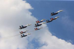 В Волгограде над Волгой пролетят В Волгограде над Волгой пролетят