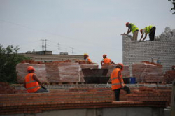 Минтруд впервые предложил сократить число мигрантов на стройках Минтруд впервые предложил сократить число мигрантов на стройках