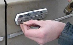 В Волгограде пьяный угонщик уснул за рулем В Волгограде пьяный угонщик уснул за рулем