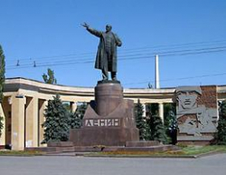 Для бронзового Ильича пошили смирительную рубаху Для бронзового Ильича пошили смирительную рубаху