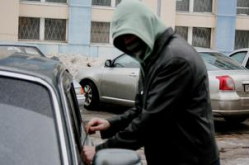 В Волгограде из авто вытащили 500 тысяч на глазах у водителя В Волгограде из авто вытащили 500 тысяч на глазах у водителя