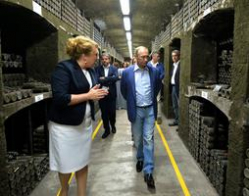 На Украине завели уголовное дело из-за вина, выпитого в Крыму Путиным и Берлускони На Украине завели уголовное дело из-за вина, выпитого в Крыму Путиным и Берлускони
