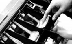 В Волгограде 22-летняя продавщица украла дневную выручку за квас В Волгограде 22-летняя продавщица украла дневную выручку за квас