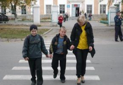 К 1 сентября около всех школ Волгограда появятся «зебры»