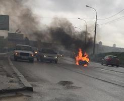 В Волгограде мотоцикл-самоделка загорелся прямо на дороге В Волгограде мотоцикл-самоделка загорелся прямо на дороге