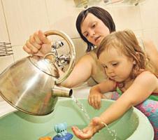 Жителям Дзержинского района Волгограда отключили горячую воду и тепло