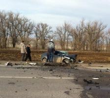 Под Волгоградом в аварии погибли секретарь суда с другом Под Волгоградом в аварии погибли секретарь суда с другом