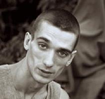 Художнику, прибившему мошонку к Красной площади, грозит пять лет Художнику, прибившему мошонку к Красной площади, грозит пять лет