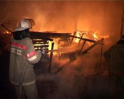 В Волгограде из-за пожара в многоэтажке эвакуировано 12 человек В Волгограде из-за пожара в многоэтажке эвакуировано 12 человек