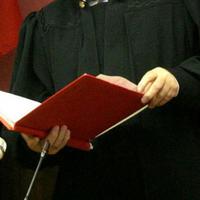 Под Волгоградом осудили и сразу амнистировали экс-следователя 